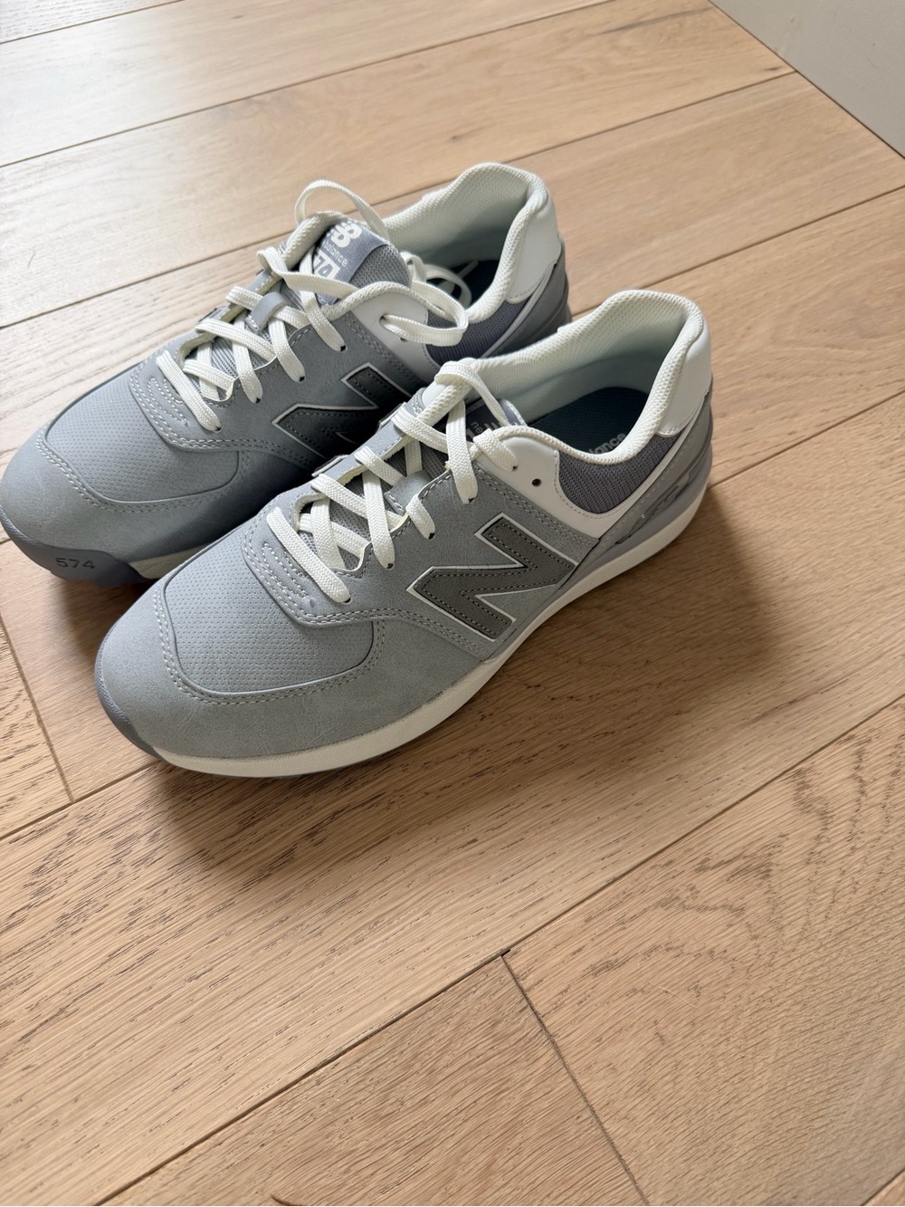 💥 Brand New - Women’s 574 Greens V2 Spikeless Golf Shoe - size 9